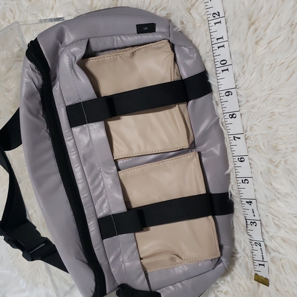 Urban Outfitters Nylon Strappy Travel Fannie Pack Bag - Picture 3 of 8